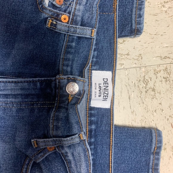 Levi’s Denizen Mom jeans - Picture 3 of 4